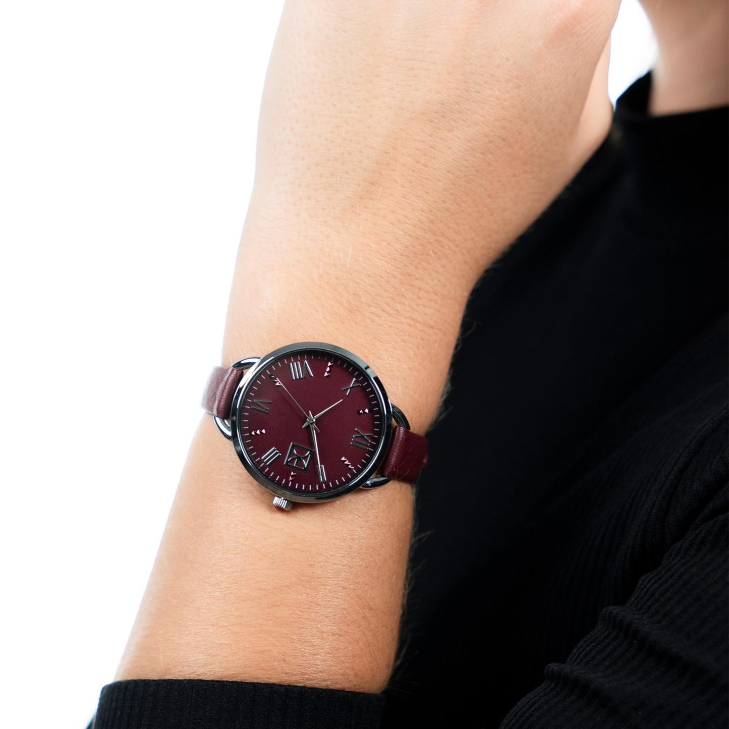 Reloj Análogo Cloe para Dama con Pedrería en Indicadores, Bisel Color Plateado y Correa de Tactopiel OE2437