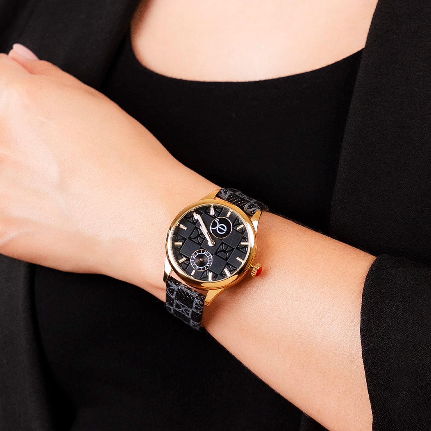 Reloj Cloe Análogo para Dama con Trama OE y Correa de Denim OE2531