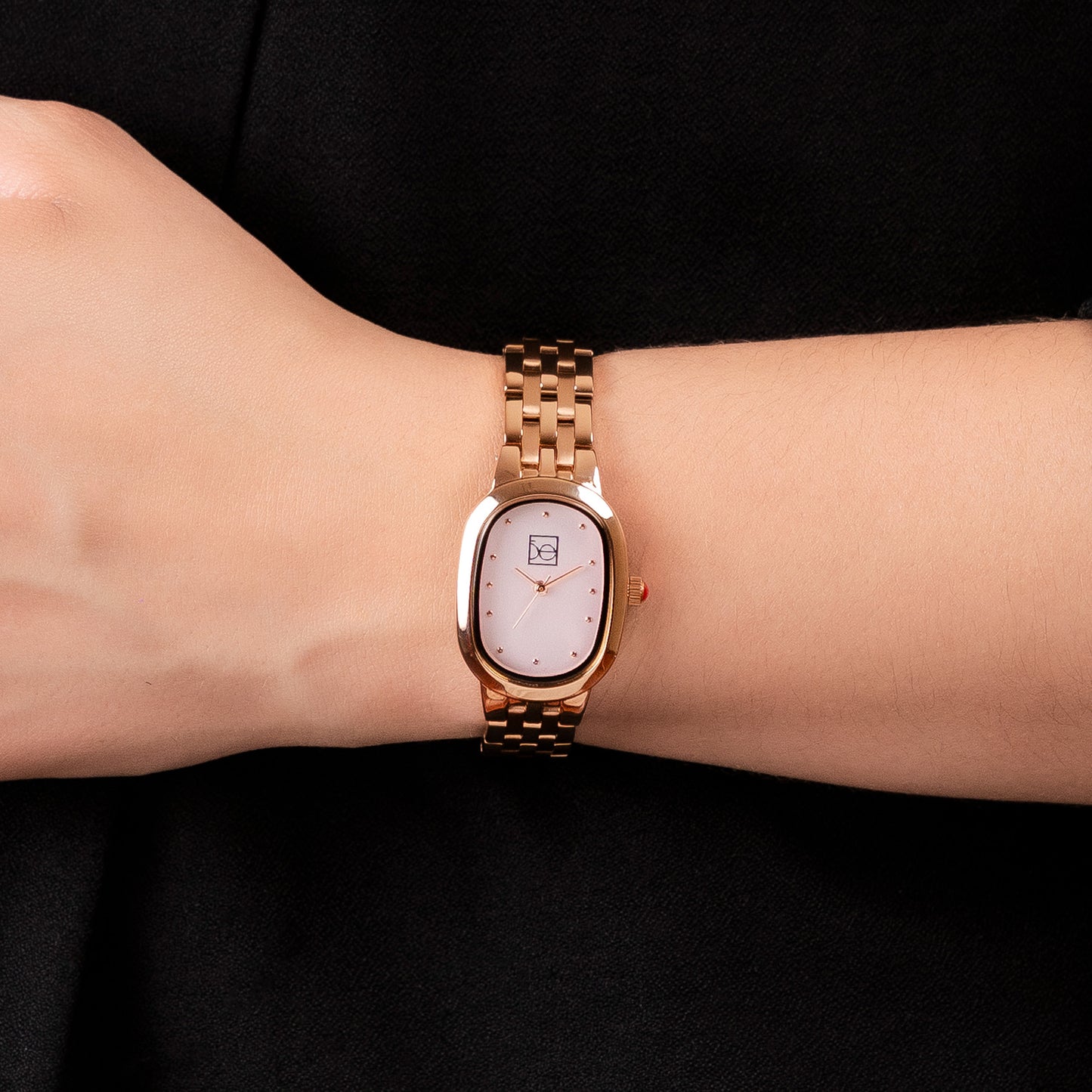 Reloj Cloe Análogo para Dama con Caja Ovalada y Extensible de Acero Inoxidable OE2532