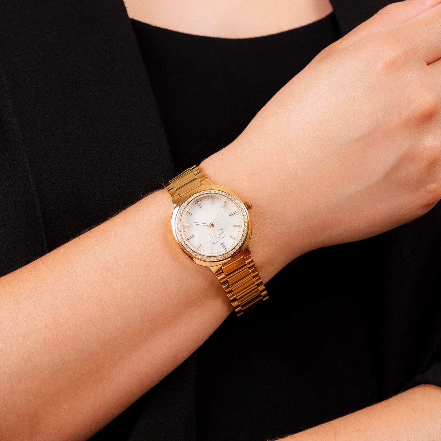 Reloj Cloe Análogo para Dama con Madre Perla en carátula y Extensible de Acero Inoxidable OE2542