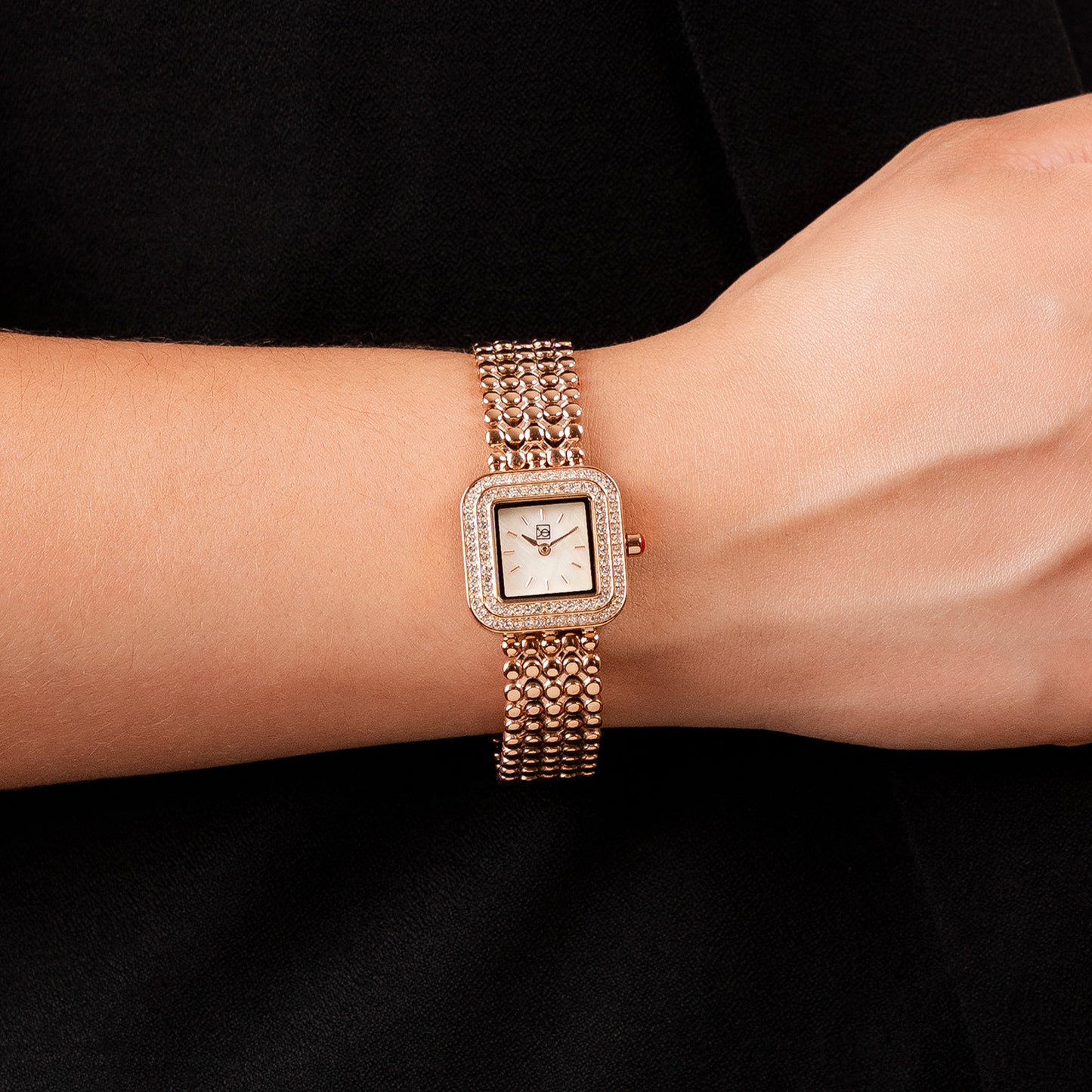 Reloj Cloe Análogo para Dama con Doble Pedrería en Bisel y Extensible de Acero Inoxidable OE2543