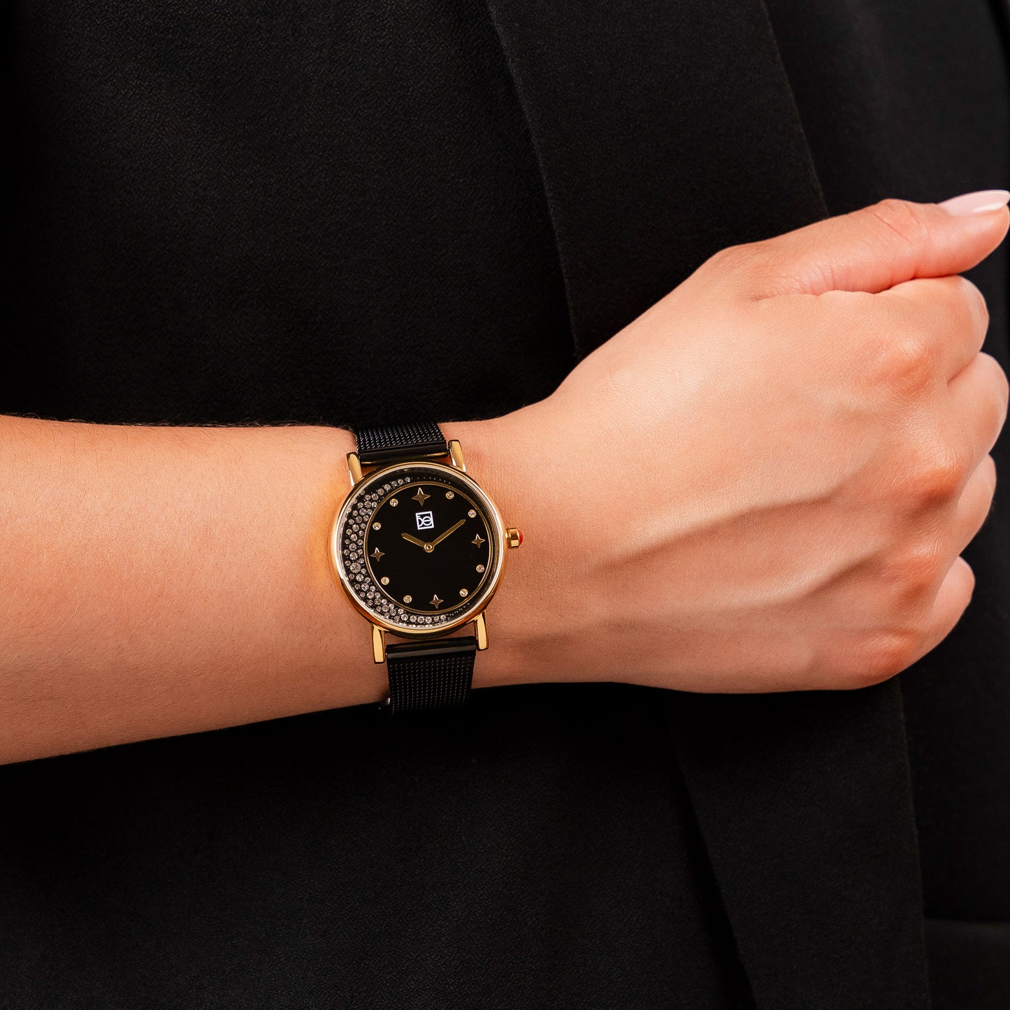 Reloj Cloe Análogo para Dama con Pedrería en Forma de Luna y Extensible de Mesh OE2552
