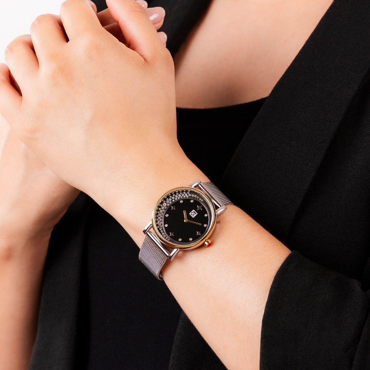 Reloj Cloe Análogo para Dama con Pedrería en Forma de Luna y Extensible de Mesh OE2552