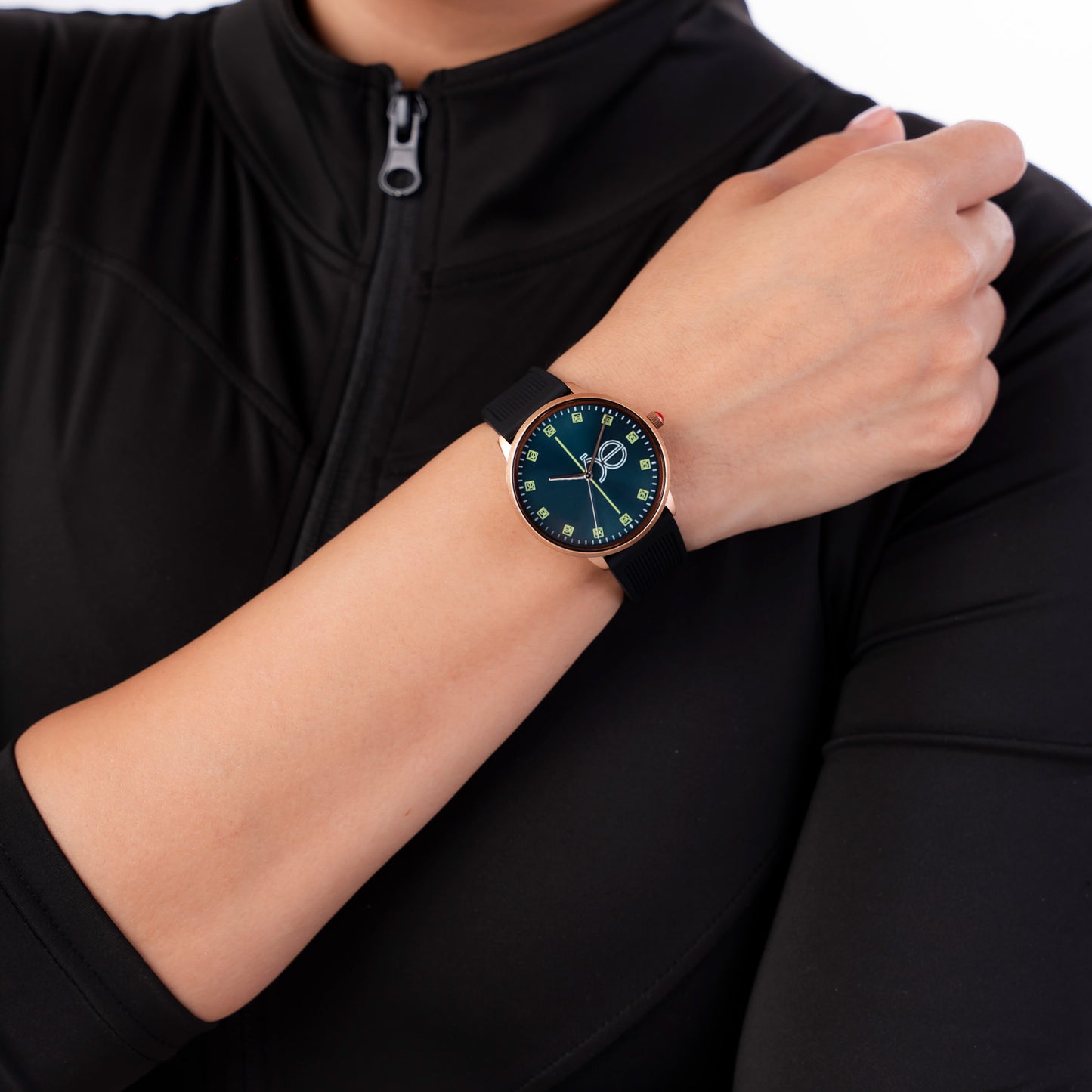 Reloj Cloe Análogo para Dama con Indicadores con elemental y Correa de Silicón OE2630