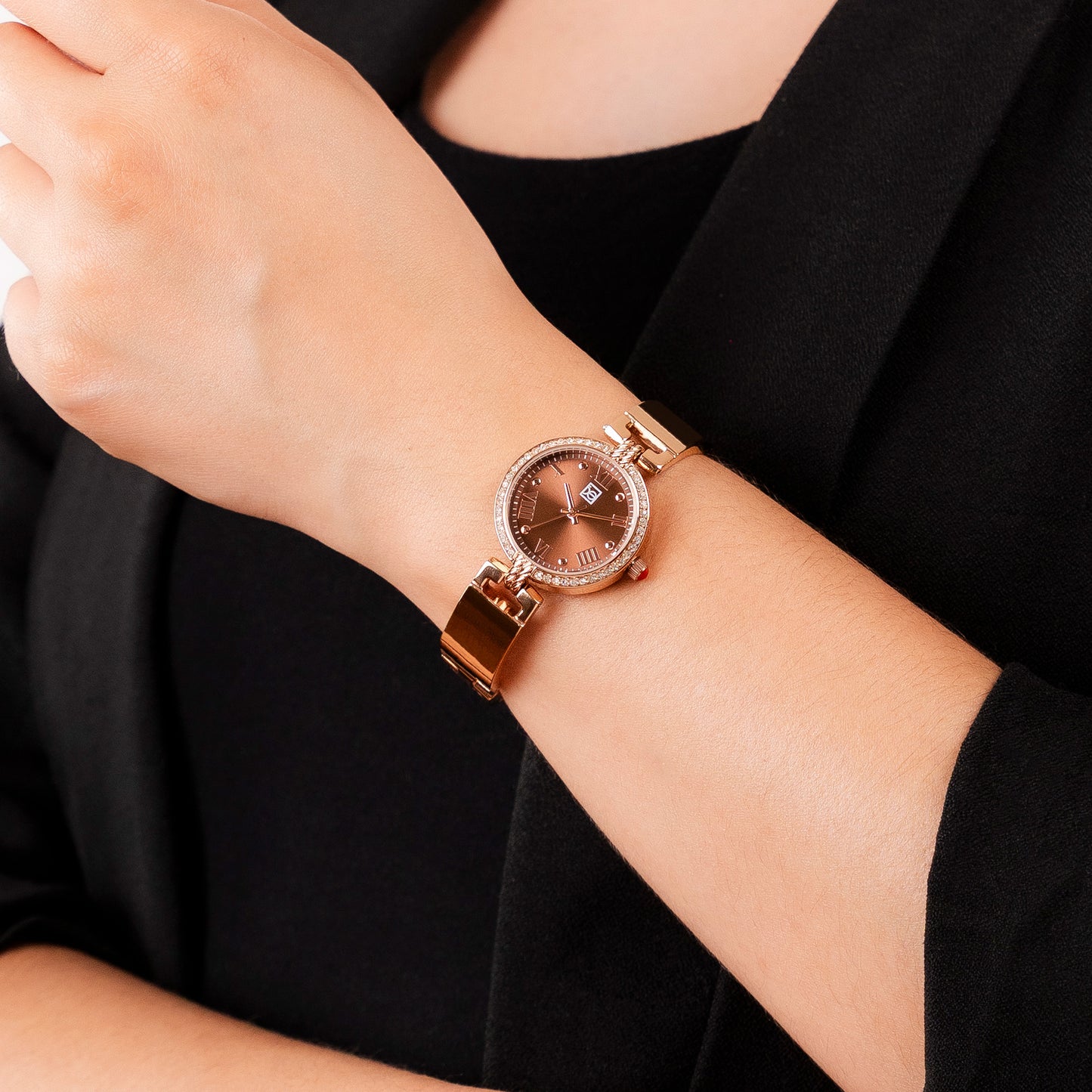 Reloj Cloe Análogo para Dama con Pedrería en Bisel y Extensible de Acero Inoxidable OE2533