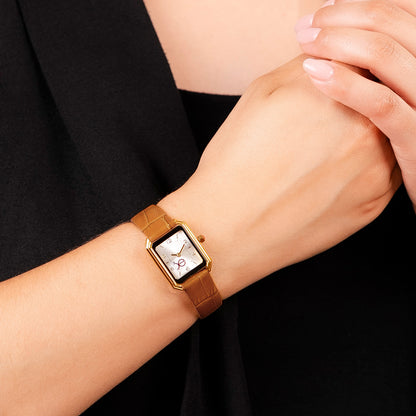 Reloj Cloe Análogo para Dama con Caja Rectangular y Correa de Tactopiel OE2535
