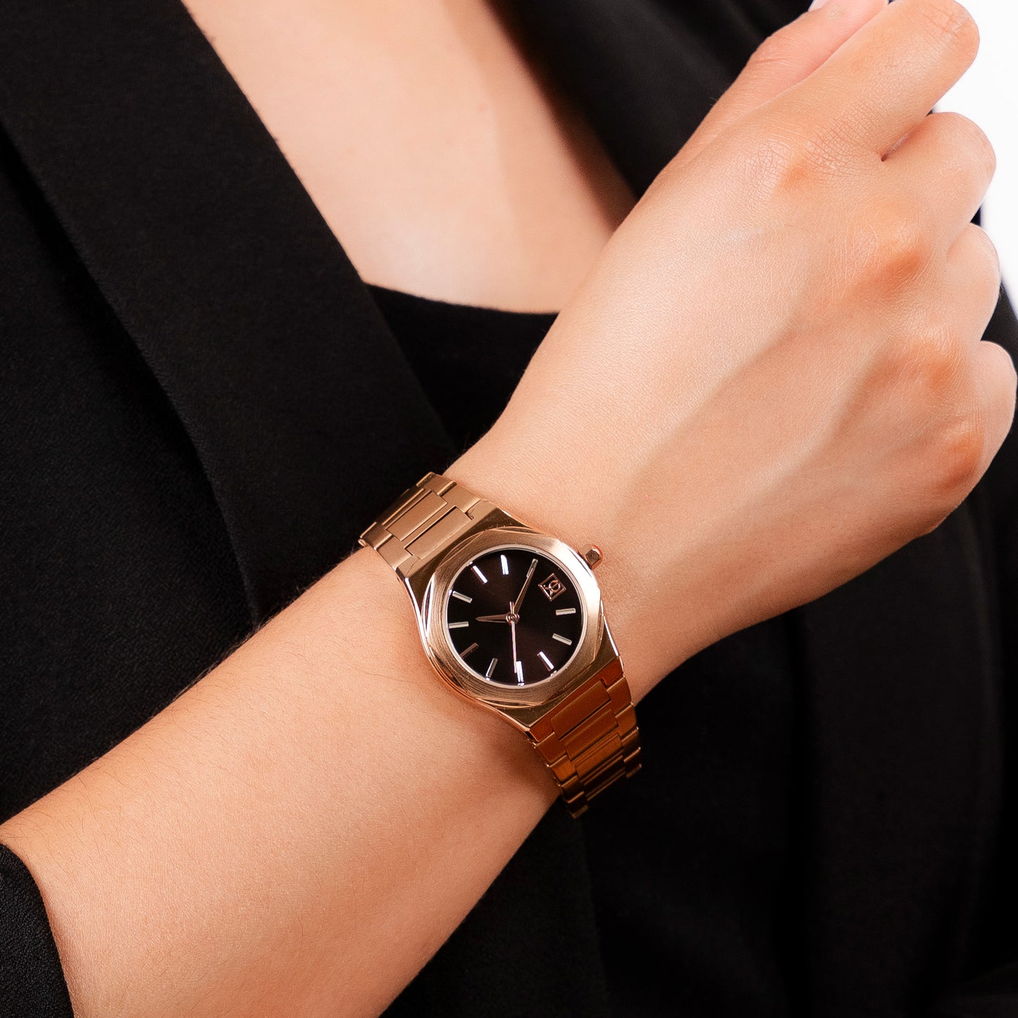 Reloj Cloe Análogo para Dama con Bisel Hexagonal y Extensible de Acero Inoxidable OE2536