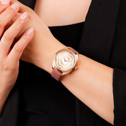 Reloj Cloe Análogo para Dama con Cártula en forma de flor y Correa de Tactopiel OE2539