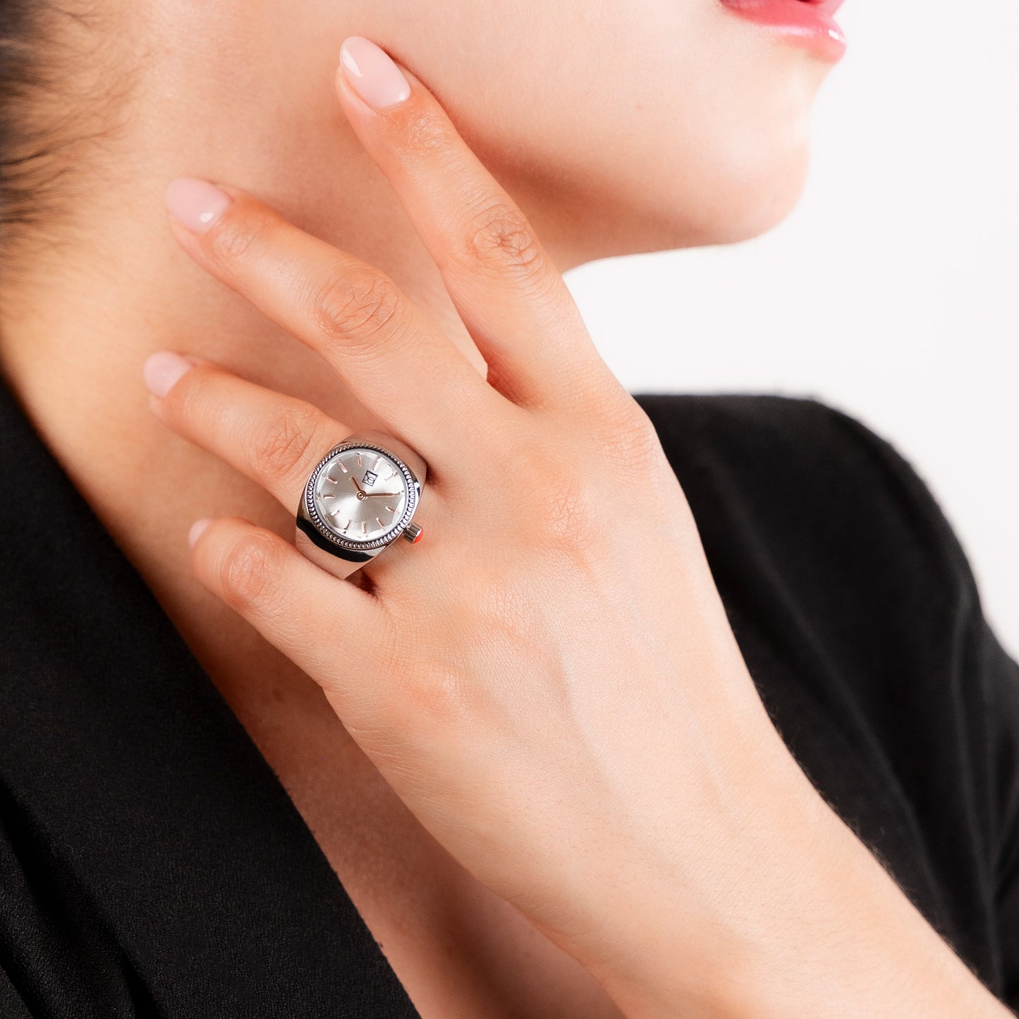 Reloj Anillo Cloe Análogo para Dama con Cristal Facetado y Extensible de Acero Inoxidable OE2541