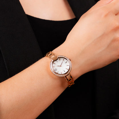 Reloj Cloe Análogo para Dama con Carátula con Acabado de Madre Perla y Extensible de Acero Inoxidable OE2545