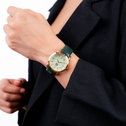 Reloj Cloe Análogo para Dama con Carátula Efecto Líquido y Correa de Tactopiel OE2549