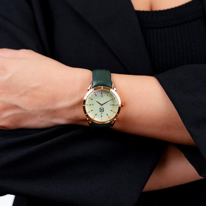 Reloj Cloe Análogo para Dama con Carátula Efecto Líquido y Correa de Tactopiel OE2549