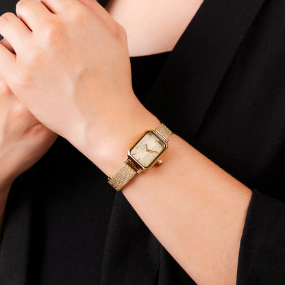 Reloj Cloe Análogo para Dama con Carátula Bicolor y Extensible de Mesh OE2550