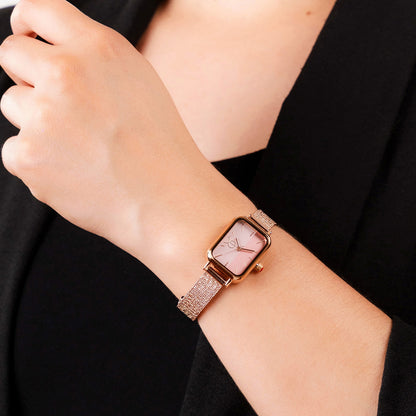 Reloj Cloe Análogo para Dama con Carátula Bicolor y Extensible de Mesh OE2550