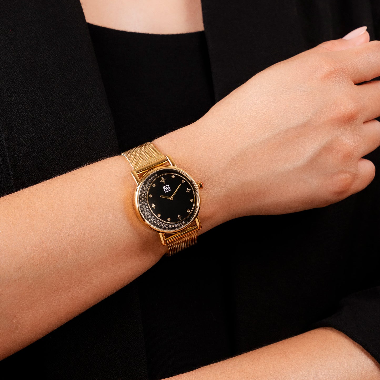 Reloj Cloe Análogo para Dama con Pedrería en Forma de Luna y Extensible de Mesh OE2552