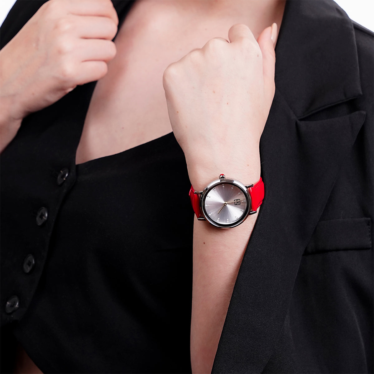 Reloj Cloe Análogo para Dama con Pedrería en Indicadores y Correa de Tactopiel OE2554