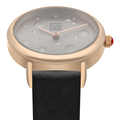Reloj Cloe Análogo para Dama con Textura con Relieve en Carátula y Correa de Tactopiel OE2607