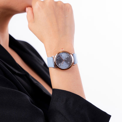 Reloj Cloe Análogo para Dama con Textura con Relieve en Carátula y Correa de Tactopiel OE2607