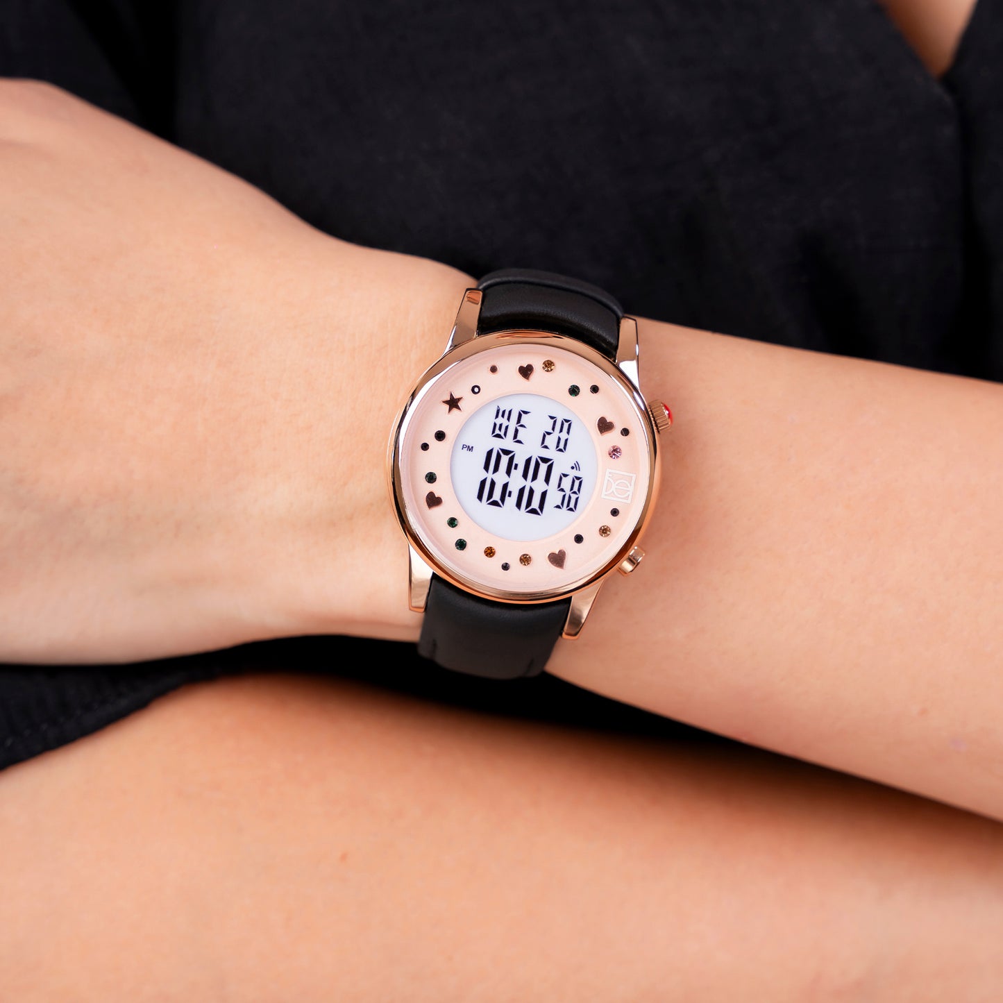 Reloj Cloe Digital para Dama con Pedrería en Carátula y Correa de Tactopiel OE2608