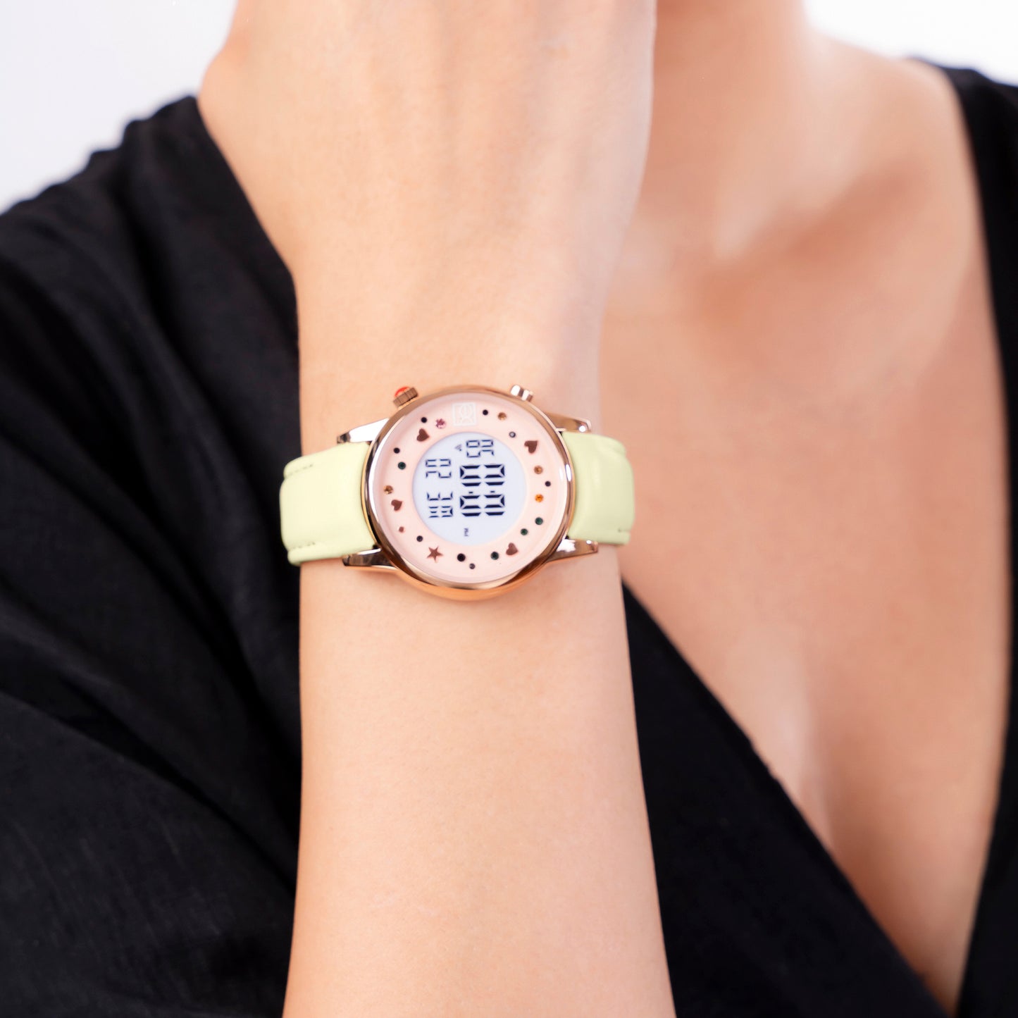 Reloj Cloe Digital para Dama con Pedrería en Carátula y Correa de Tactopiel OE2608
