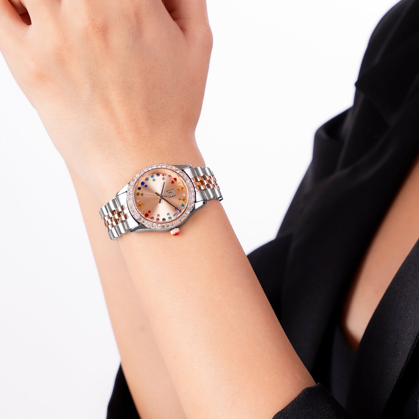 Reloj Cloe Análogo para Dama con Pedrería Multicolor en Indicadores y Extensible de Acero Inoxidable OE2609