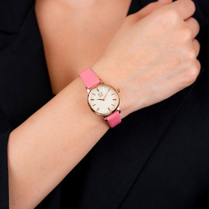 Reloj Cloe Análogo para Dama con y Correa de Charol OE2610