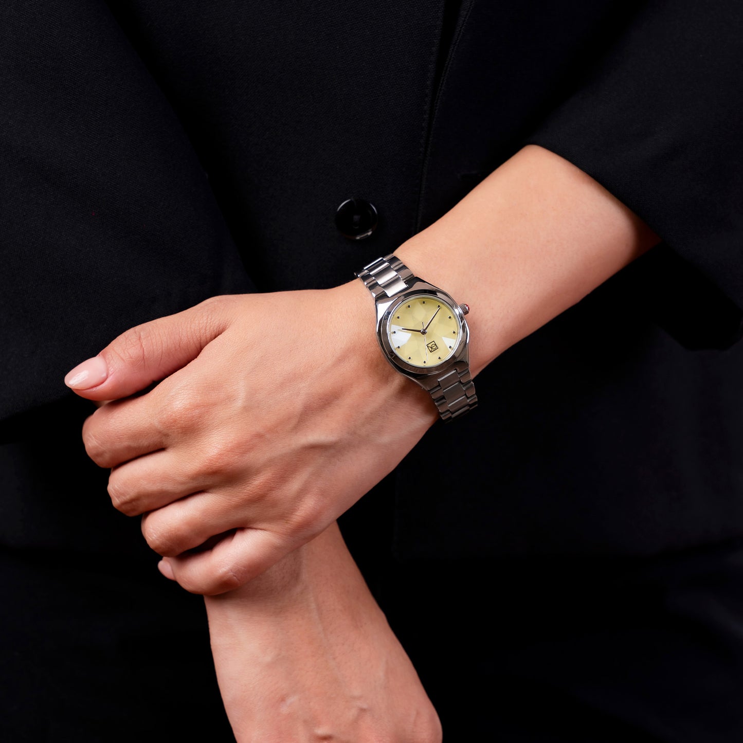 Reloj Cloe Análogo para Dama con Cristal Interior Facetado y Extensible de Acero Inoxidable OE2612