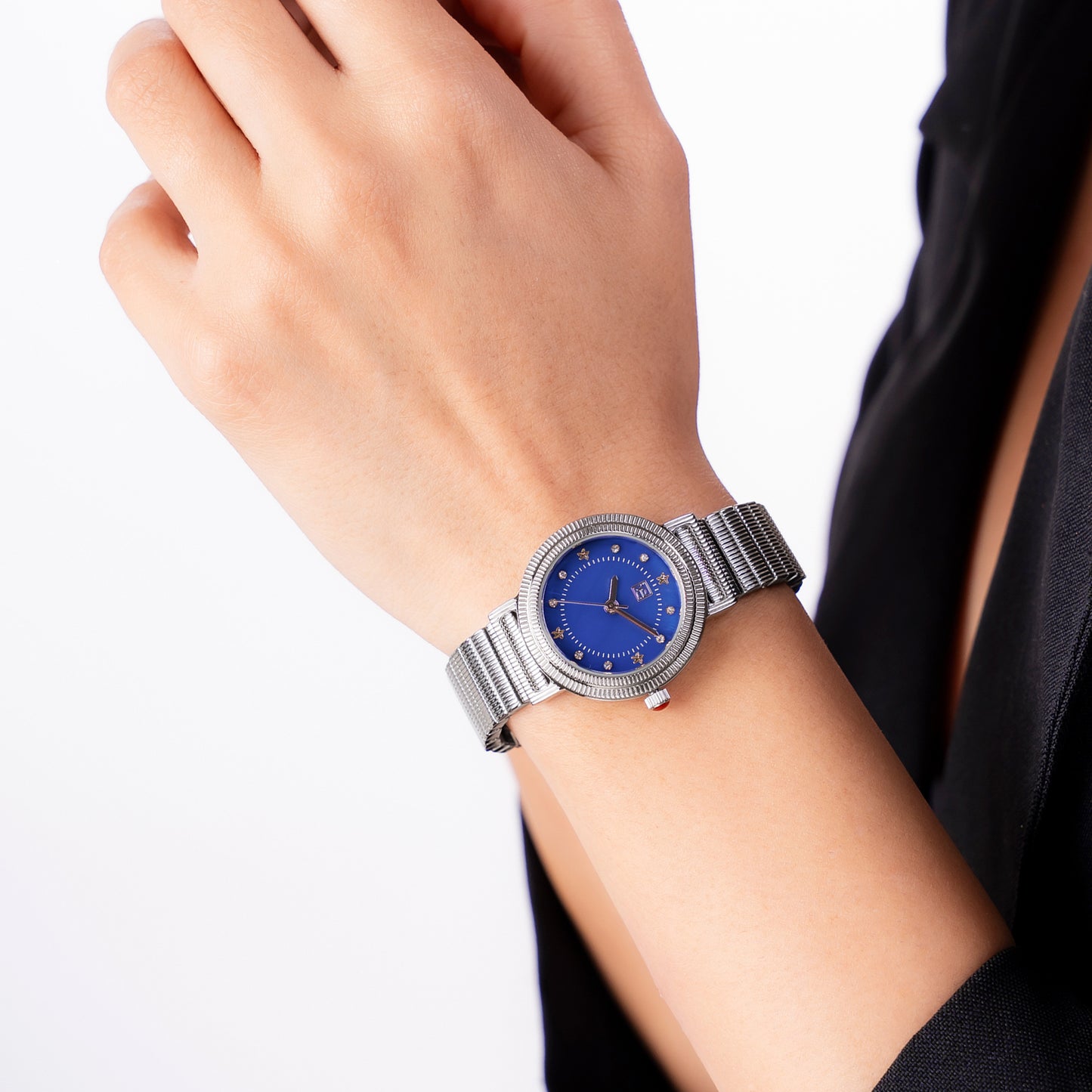 Reloj Cloe Análogo para Dama con Doble Bisel Estriado y Extensible de Acero Inoxidable OE2614