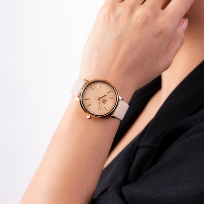 Reloj Cloe Análogo para Dama con Diseño de Cadenas en Carátula y Correa de Tactopiel OE2616