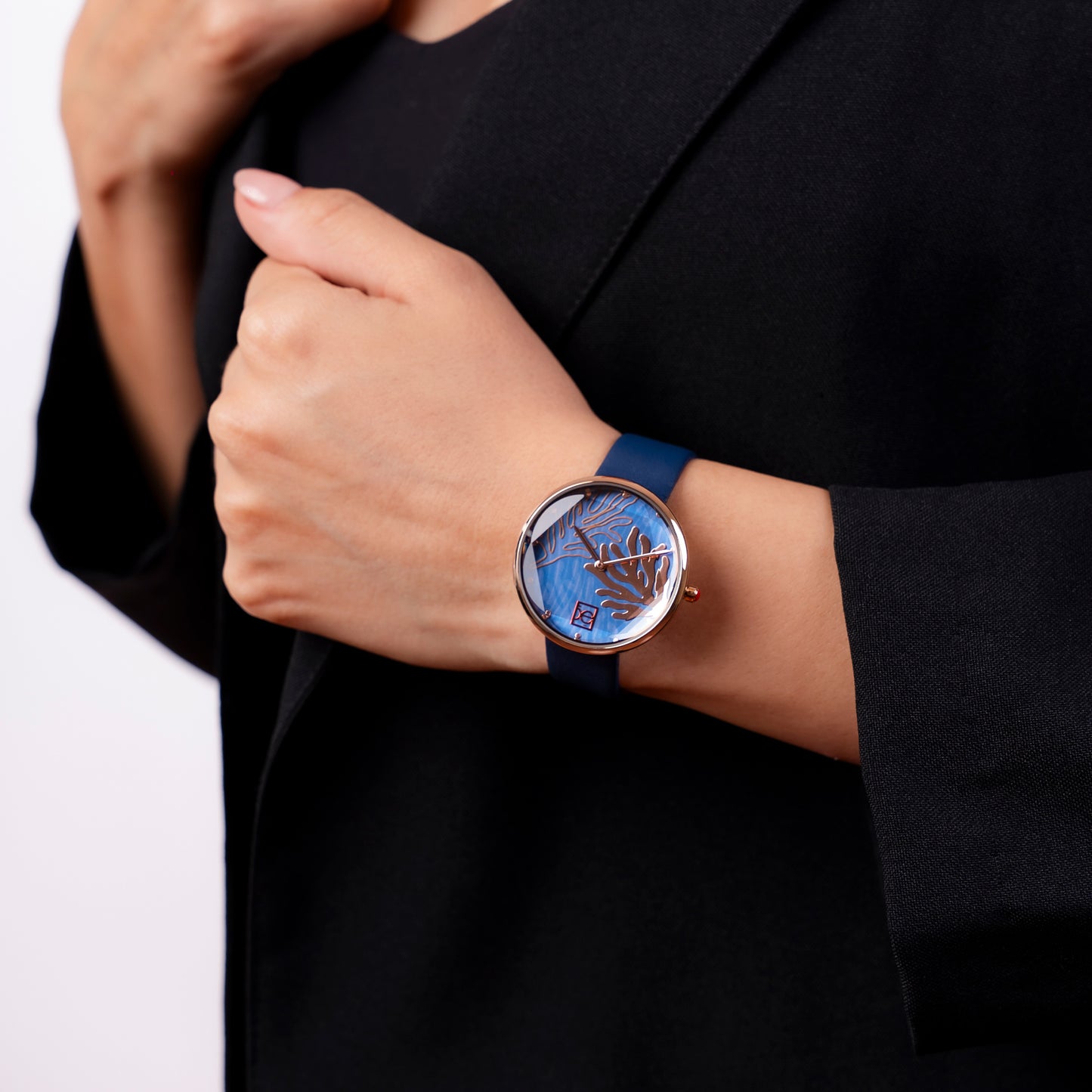Reloj Cloe Análogo para Dama con Diseño de Arrecife en Carátula y Correa de Tactopiel OE2617