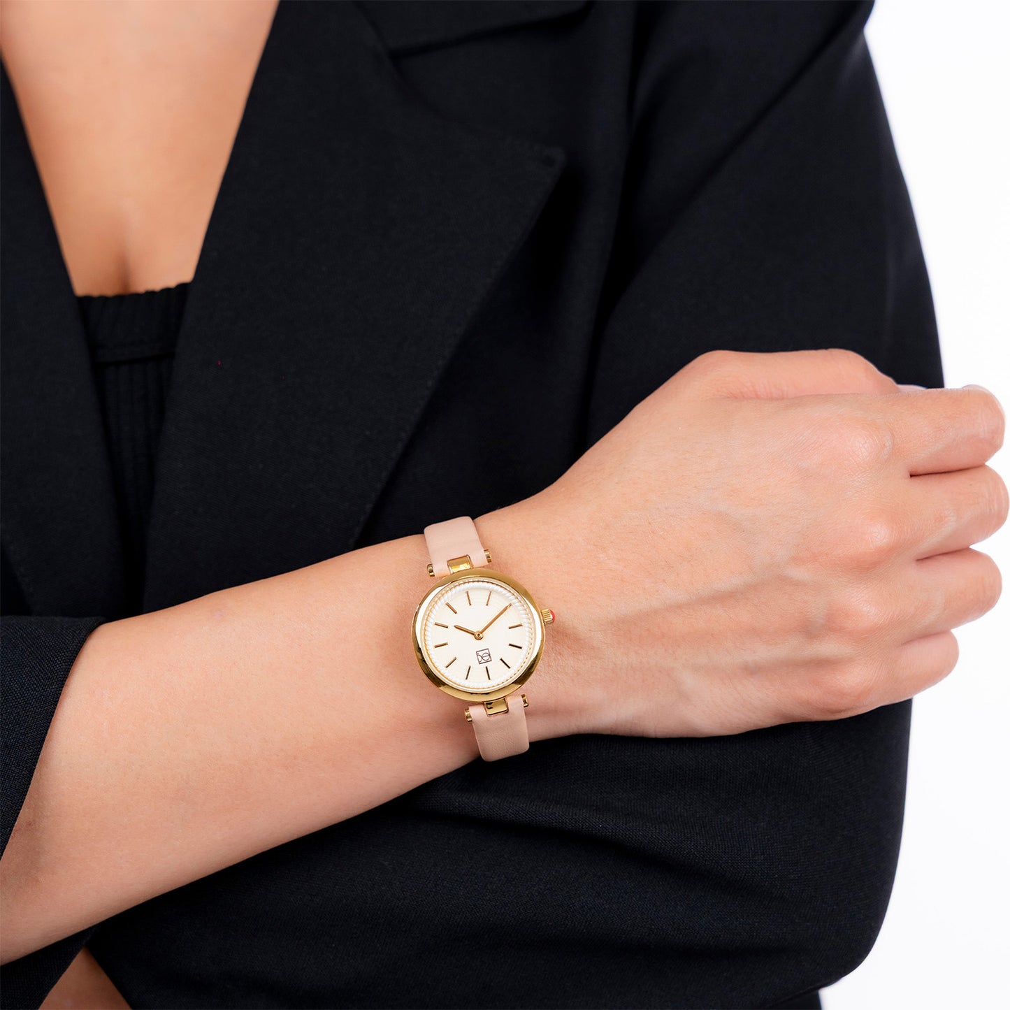 Reloj Cloe Análogo para Dama con Bisel Interno en Relieve y Correa de Tactopiel OE2618