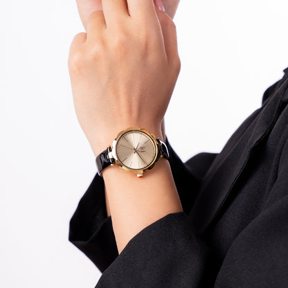 Reloj Cloe Análogo para Dama con Bisel en Forma de Flor y Correa de Charol