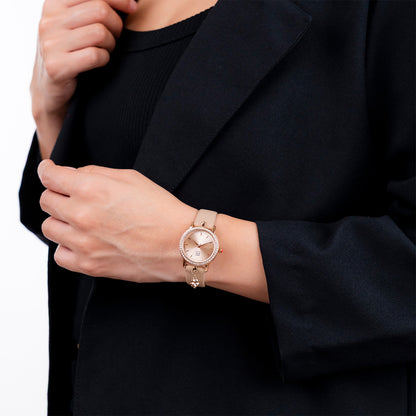 Reloj Cloe Análogo para Dama con Charm en Caja y Correa de Tactopiel OE2620