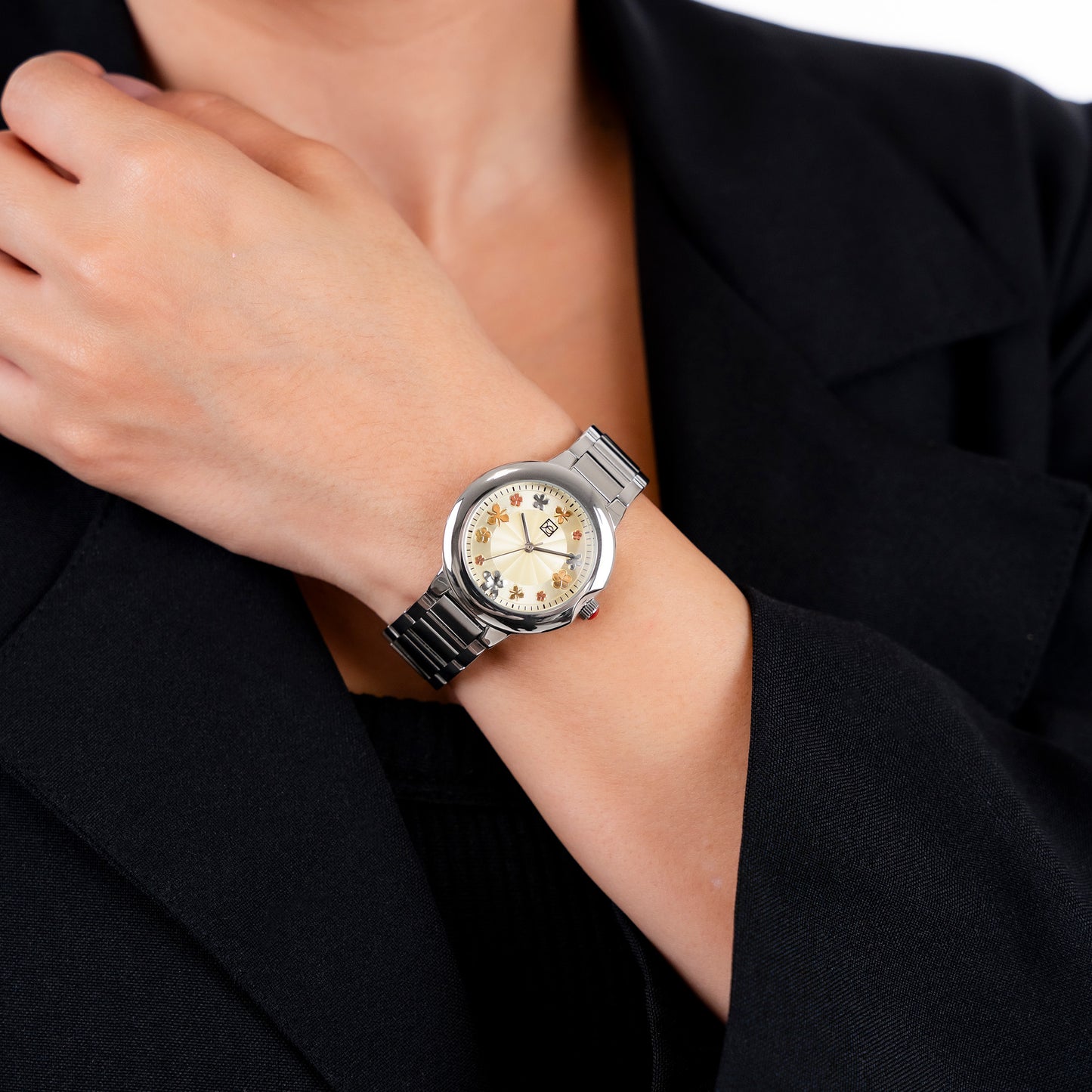 Reloj Cloe Análogo para Dama con Flores en Indicadores y Extensible de Acero Inoxidable OE2621