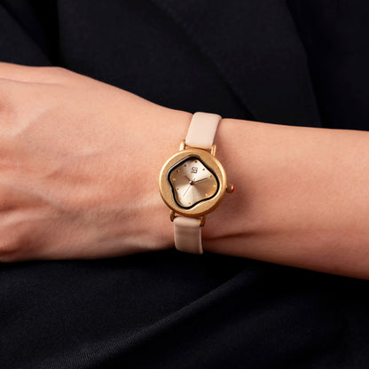 Reloj Cloe Análogo para Dama con Carátula Irregular y Correa de Tactopiel