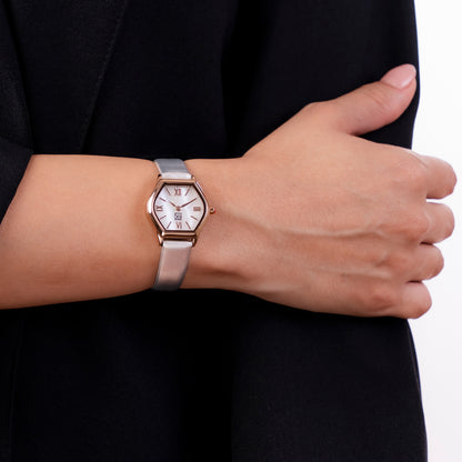 Reloj Cloe Análogo para Dama con Carátula Hexagonal y Correa de Tactopiel OE2626