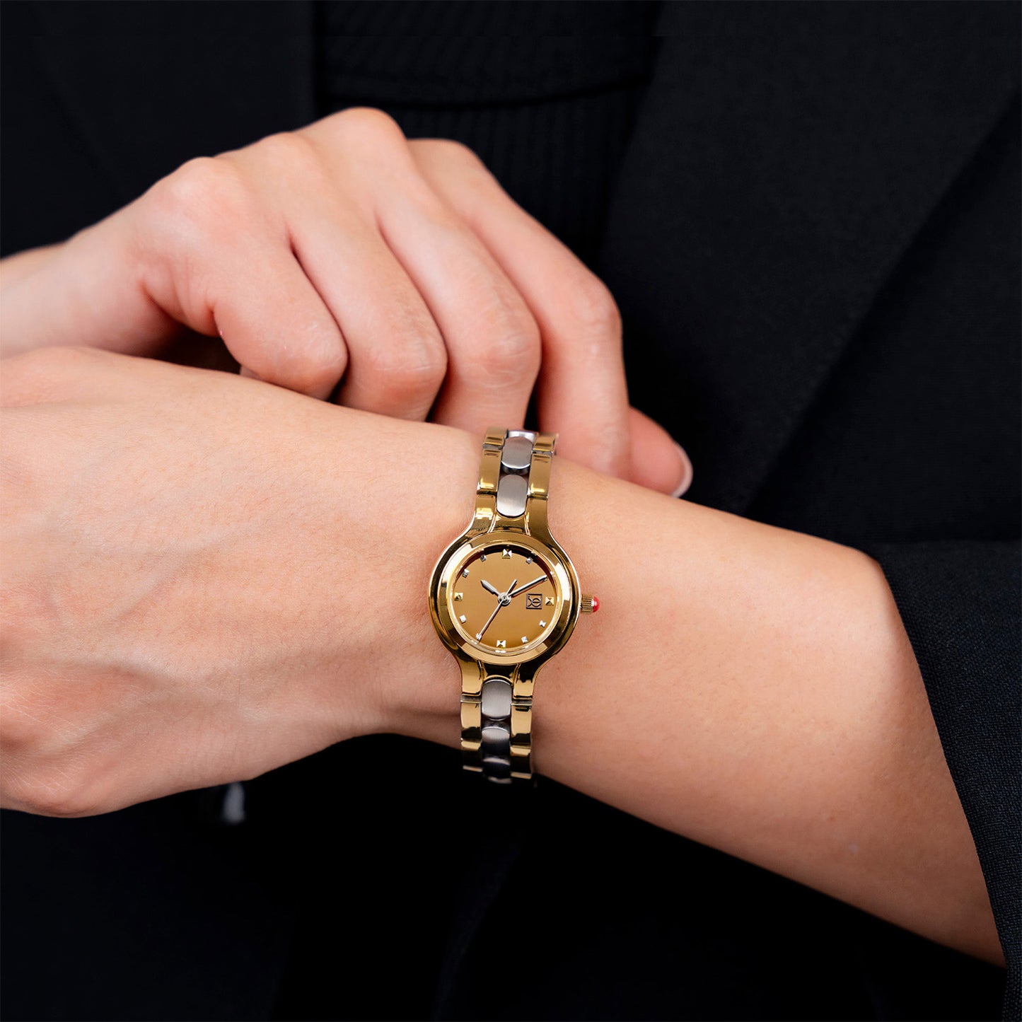 Reloj Cloe Análogo para Dama con Carátula Metálica y Extensible de Acero Inoxidable OE2627
