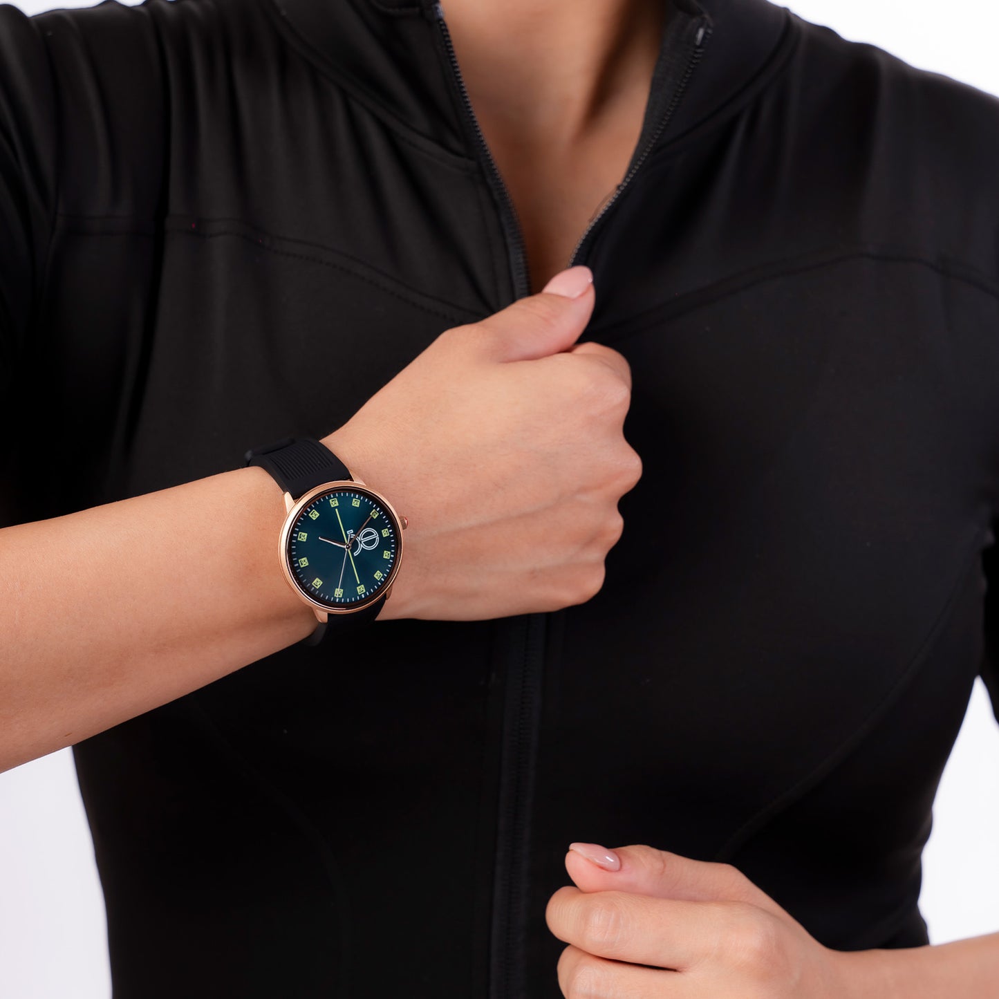 Reloj Cloe Análogo para Dama con Indicadores con elemental y Correa de Silicón OE2630