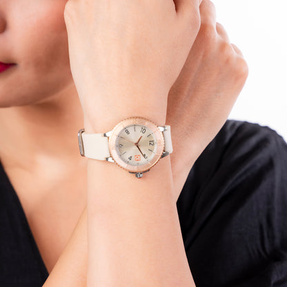 Reloj Cloe Análogo para Dama con Bisel con Simulador y Correa de Silicón