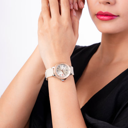 Reloj Cloe Análogo para Dama con Bisel con Simulador y Correa de Silicón