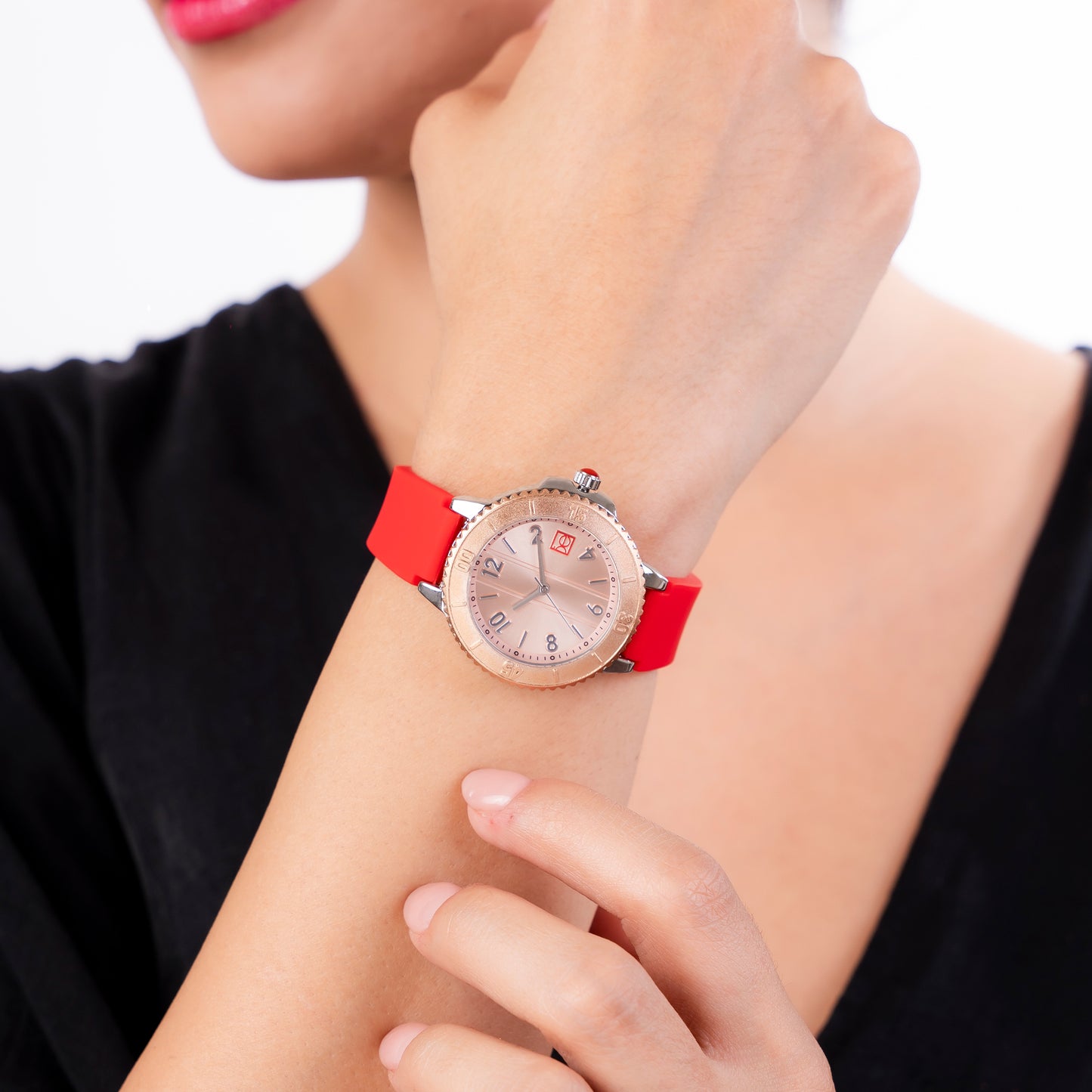 Reloj Cloe Análogo para Dama con Bisel con Simulador y Correa de Silicón