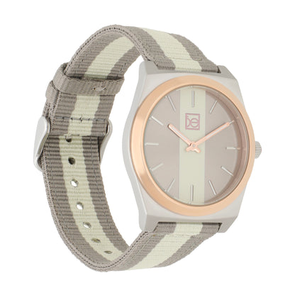 Reloj Cloe Análogo para Dama con Carátula Duo Tono y Correa de Textil