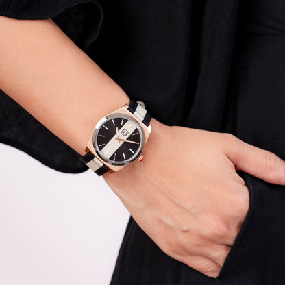 Reloj Cloe Análogo para Dama con Carátula Duo Tono y Correa de Textil