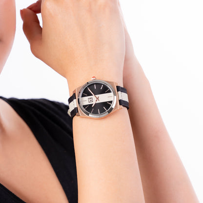 Reloj Cloe Análogo para Dama con Carátula Duo Tono y Correa de Textil