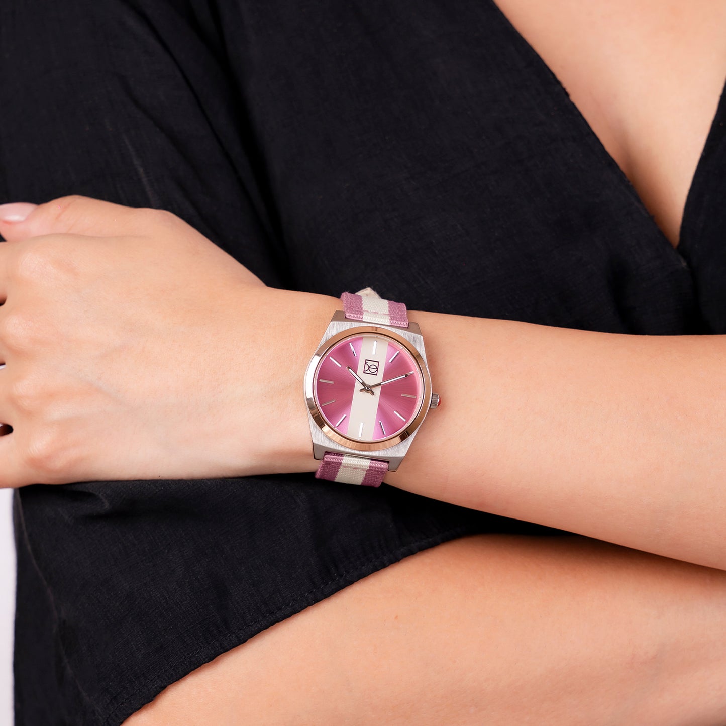 Reloj Cloe Análogo para Dama con Carátula Duo Tono y Correa de Textil