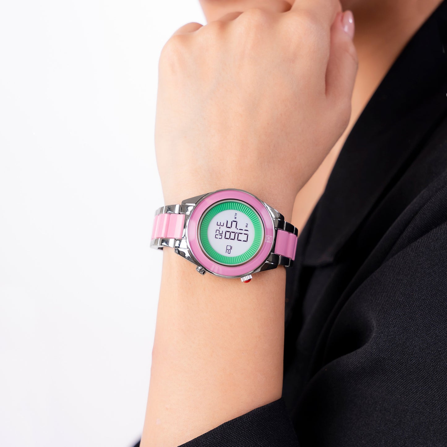 Reloj Cloe Digital para Dama con Bisel Interno Estriado y Extensible de Acero Inoxidable OE2634
